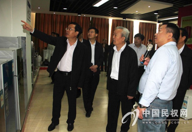 全国人大常委会委员、农业与农村委员会主任委员陈建国莅民调研