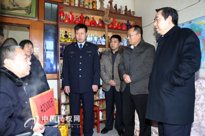 市委政法委副书记王志中到我县走访慰问因公伤残民警