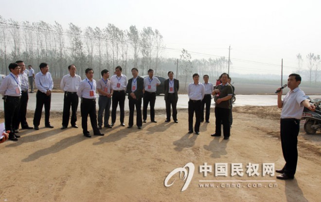 市政协委员到我县视察农村公路建设发展情况