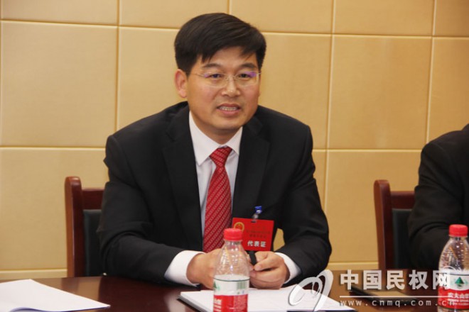 县委副书记、代县长张团结参加政协工商联组讨论《政府工作报告》