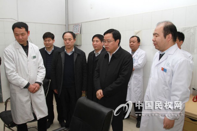 县领导看望慰问春节期间坚守岗位的工作人员