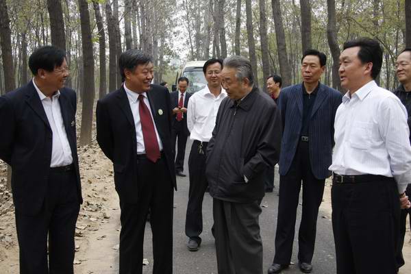 全国人大环境与资源保护委员会副主任宋照肃参观申甘林带