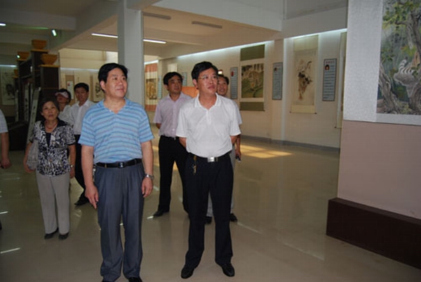 省委统战部副部长孟令峰到王公庄画虎村调研