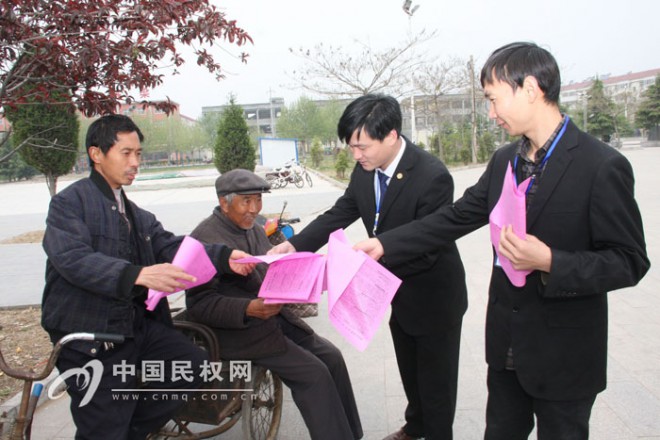 我县国土局举办“世界地球日”宣传活动