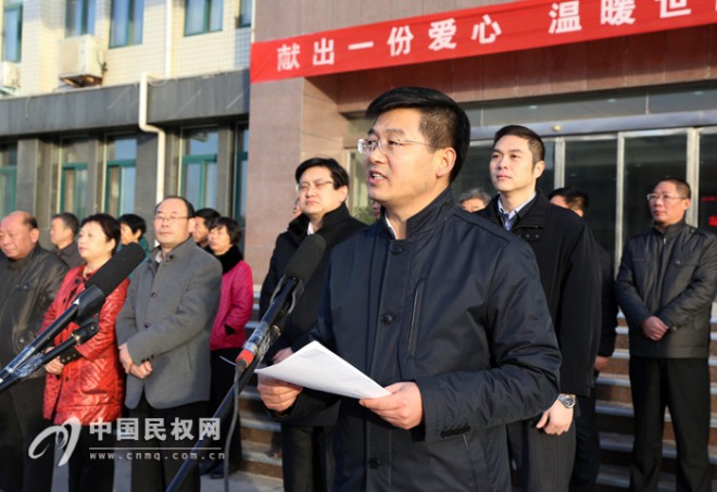 县四大家领导带头开展“送温暖、献爱心”捐助活动