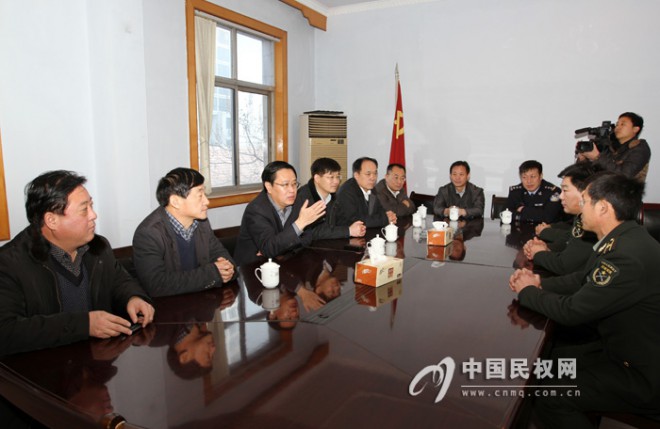 县四家领导慰问驻民官兵