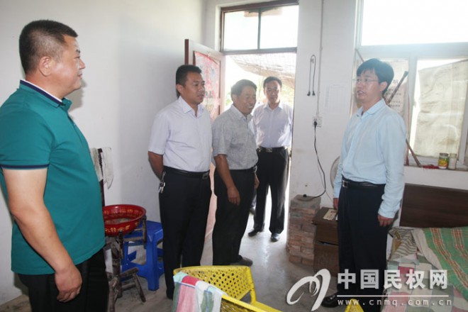 县工商联中秋前夕慰问敬老院孤寡老人