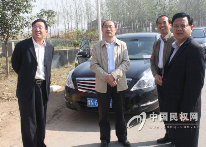 县委常委、纪委书记刘博查看我县乡镇卫生整治情况