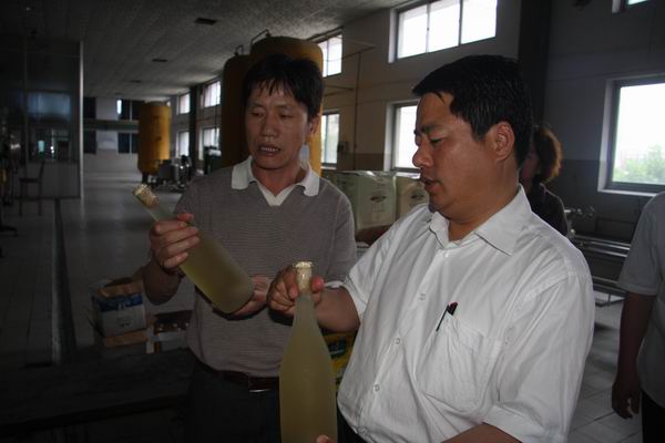 县长王仲田深入企业进行调研