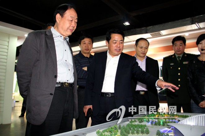 武警上海总队原总队长辛举德到我县调研