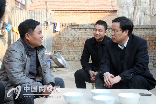县委书记、县长姬脉常深入“千名干部进千村联万户”联系点走访看望结对帮扶户