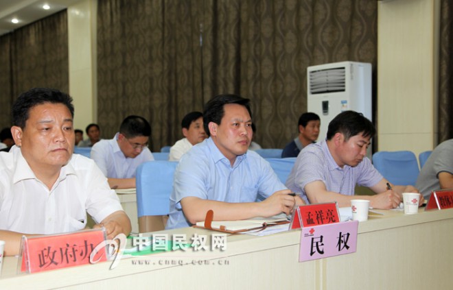 我县组织收听收看全省高招考试工作电视电话会议