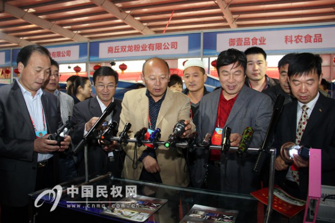 县政协委员视察团参观视察我县承接产业转移成果展