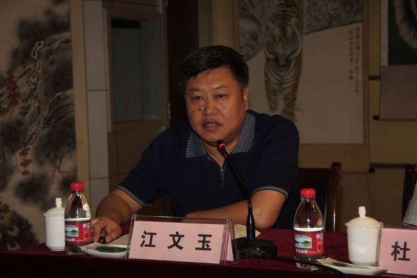 中国美协艺术家为王公庄农民画家举办辅导讲座