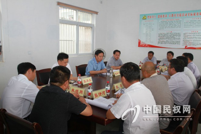 县委书记、县长姬脉常到教育实践活动联系点程庄镇主持指导领导班子专题民主生活会