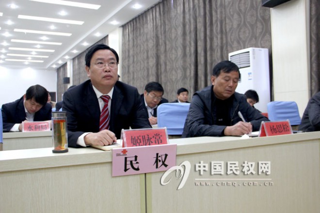 我县组织收听收看全省冬春农田水利建设暨森林防火工作电视电话会议