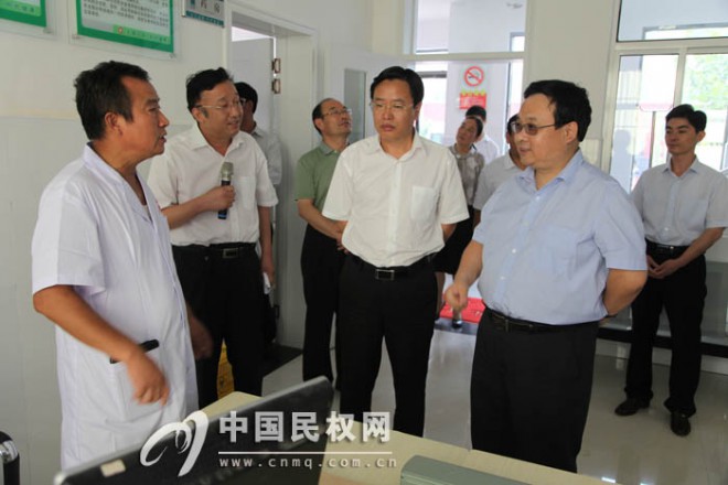 副市长张家明一行莅临我县对新型农村社区和“美丽乡村”建设工作进行观摩