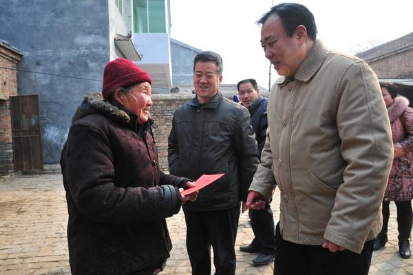 市民族宗教局局长刘凤宇到我县慰问困难群众