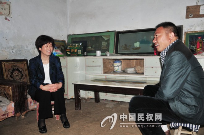 县委常委、宣传部长周燕走访看望联系户