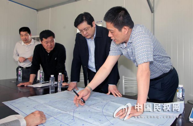 县委常委、常务副县长高大立到到高铁站查看工程建设情况