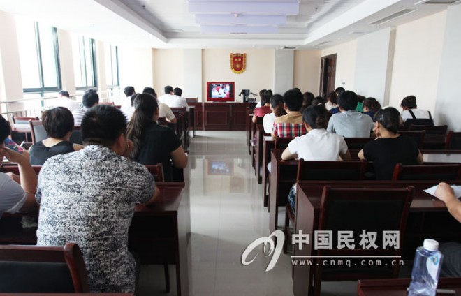 全县党政机关、企事业单位组织收听收看全省党的群众路线教育实践活动报告会