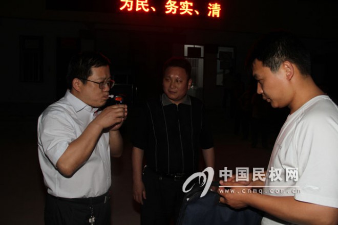 县“干部作风建设提升年”活动督导组深入部分乡镇检查夜间值班情况