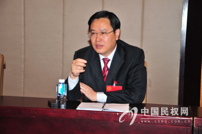 县长姬脉常出席程庄镇代表团的讨论会