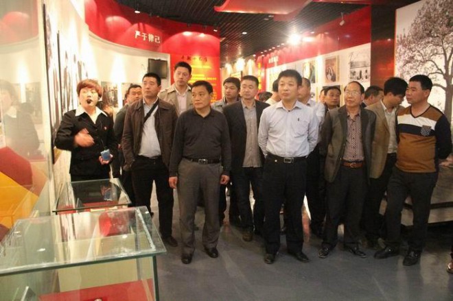 县政府办公室：瞻仰焦裕禄纪念园 坚持走群众路线