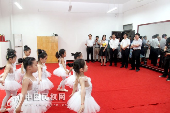 四大家领导“六一”国际儿童节前夕走访慰问少年儿童
