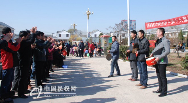展示青春力量 我县大学生村干部积极宣传十八届三中全会精神