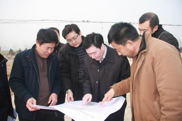 市国土资源管理局局长彭显文到我县检查农村土地综合整治工作