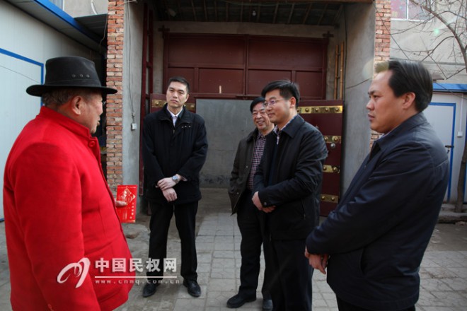 春节前夕 县四大家领导走访慰问困难党员、下岗职工、军转干部和特困居民
