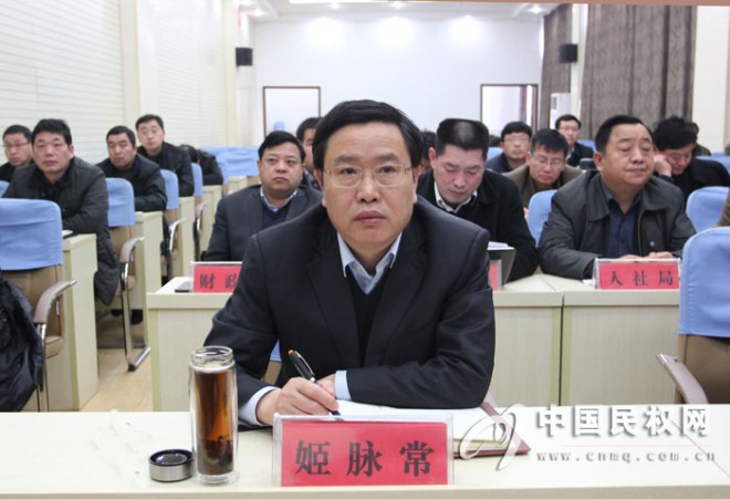 我县组织收听收看全省工业电视电话会议