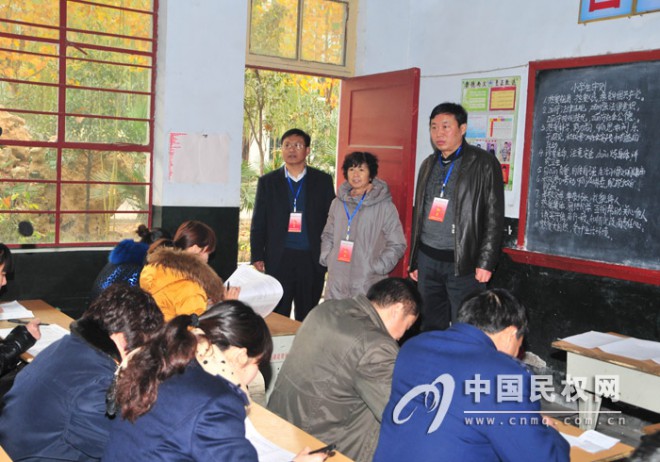 我县举行2012年“六五”普法集中考试