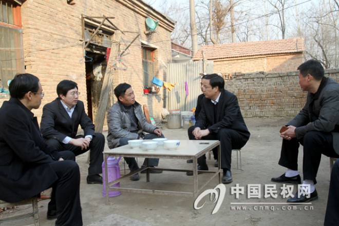 县委书记、县长姬脉常深入“千名干部进千村联万户”联系点走访看望结对帮扶户