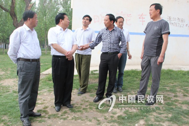 市水利局局长王玉明一行莅民视察防汛工作