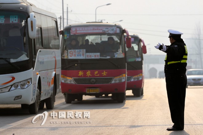 2015年春运拉开序幕  交警严查车辆保民平安