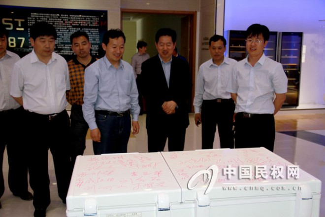 天津力神电池股份有限公司总裁秦兴才回乡参观考察