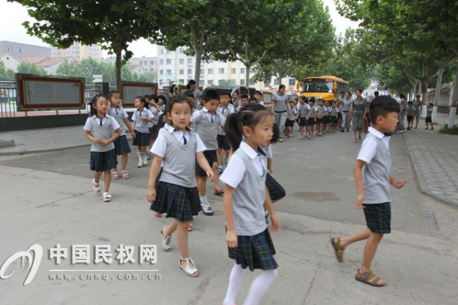 感受小学环境 东区幼儿园带领幼儿走进实验小学