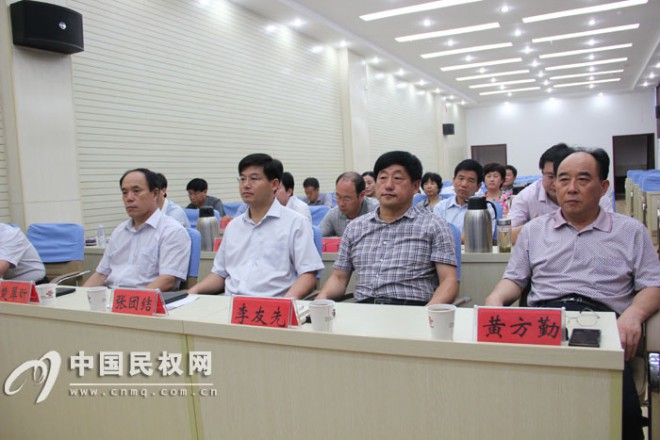 全县党政机关、企事业单位组织收听收看全省党的群众路线教育实践活动报告会