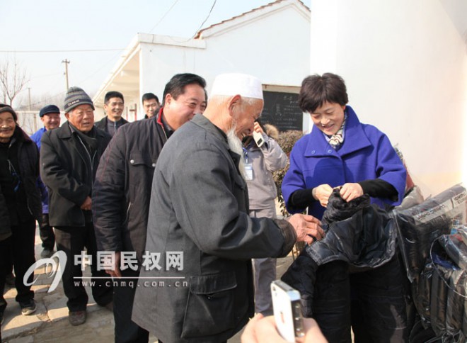 县委常委、高新区常务副主任周燕慰问敬老院孤寡老人