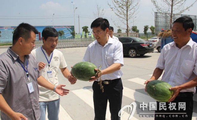 县总工会开展夏季“送清凉、进企业”慰问活动