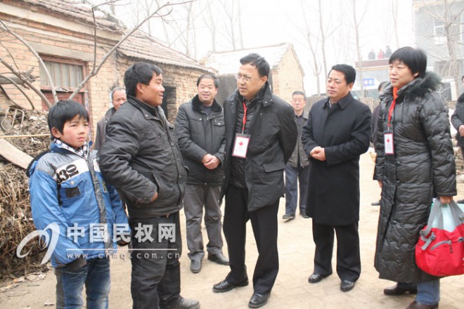 中国红十字会副会长、中国红十字基金会理事长郭长江莅民看望慰问白血病患儿