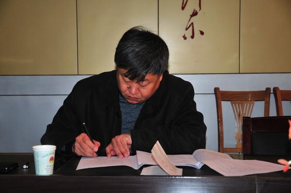 我县组织领导干部举行法律知识考试