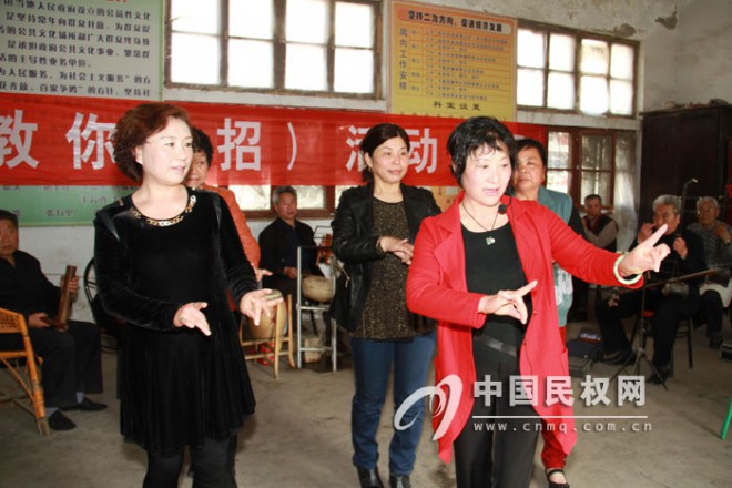 我县积极开展“教你一招”活动