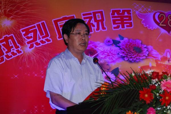 我县召开庆祝第28个教师节文艺演出暨表彰大会