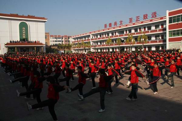 县实验小学举行建校80周年庆典活动