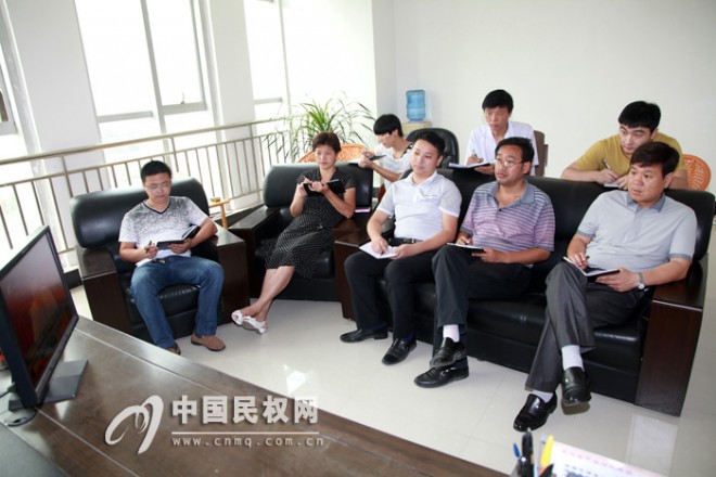全县党政机关、企事业单位组织收听收看全省党的群众路线教育实践活动报告会