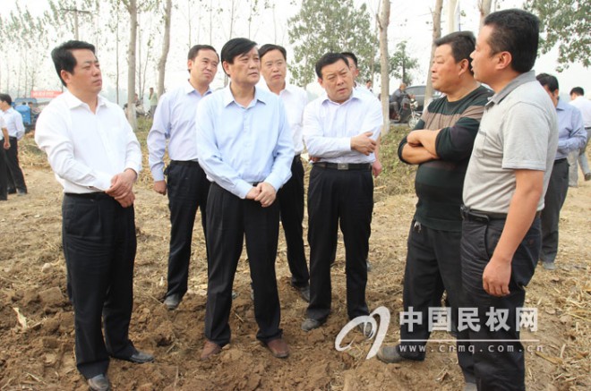 市长余学友到我县查看小麦备播工作
