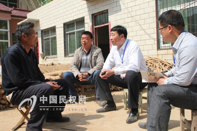 走访联系户、做人民群众的贴心人